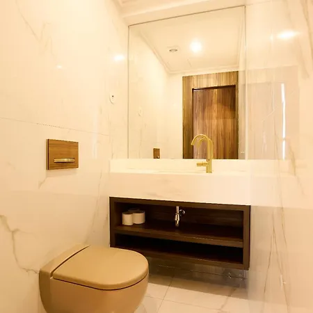 Flh Clerigos Luxury شقة